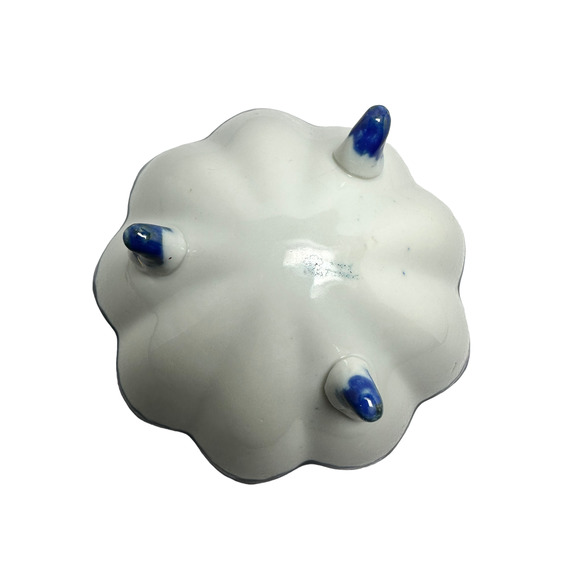 Beautiful! Vintage! Tri-Footed Hand-Painted, Floral Nut or Trinket Dish! - Picture 5 of 11